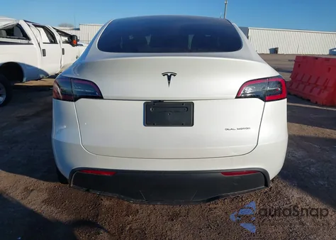 2024 Tesla Model Y Long Range Dual Motor All-Wheel Drive из США, поврежденный, VIN 7SAYGDEE6RF204989